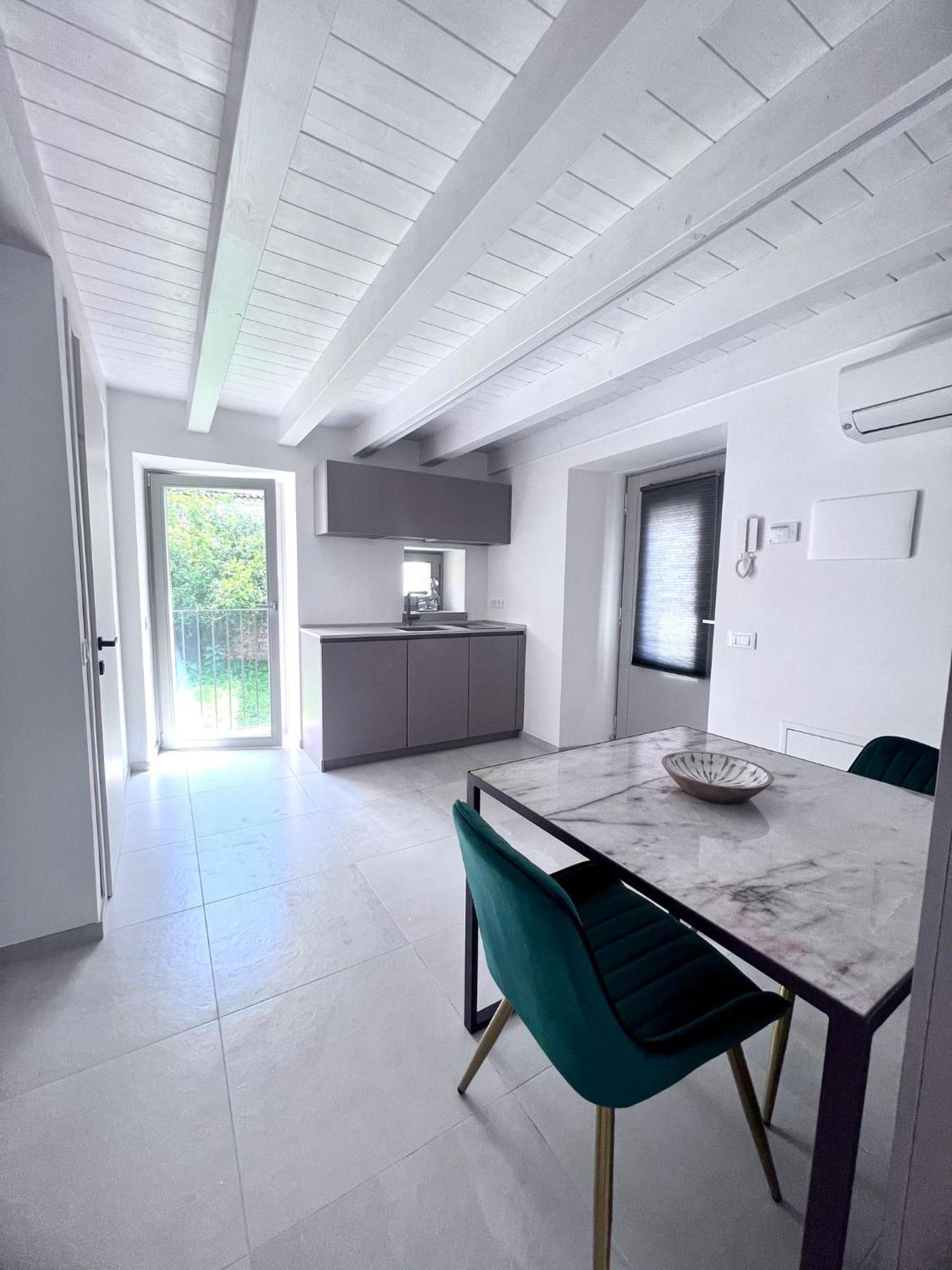 Absentia 1763 Garda Boutique Home - Lake Front Brenzone sul Garda Room photo